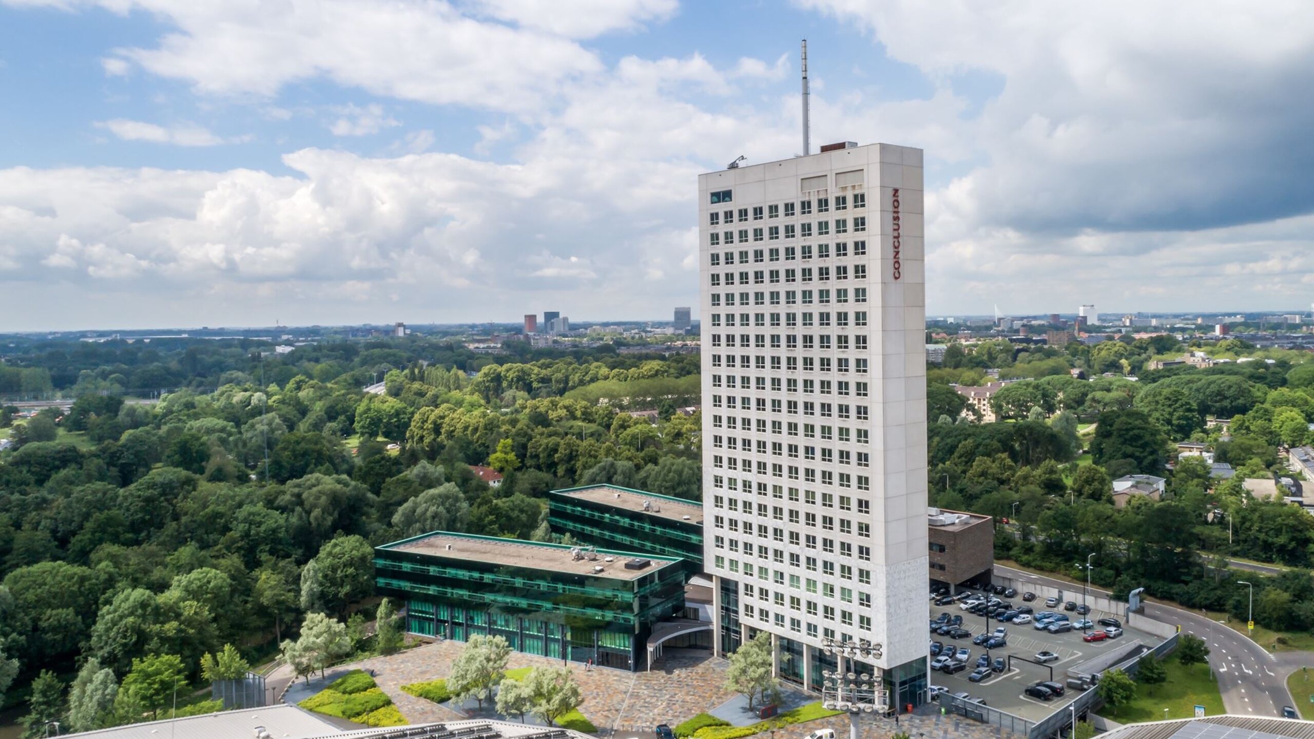 Starck International huurt in kantorencomplex 